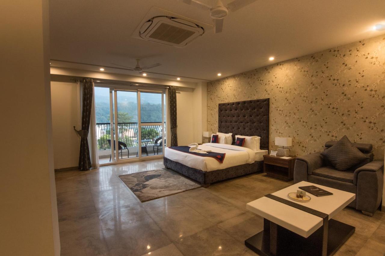 Holywater Hotel By Ganga Kinare #150 Mts From Ganga Ghat Rishikesh Exterior photo