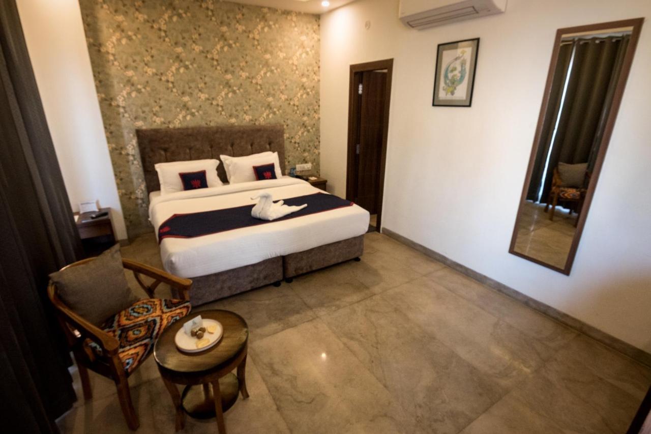 Holywater Hotel By Ganga Kinare #150 Mts From Ganga Ghat Rishikesh Exterior photo